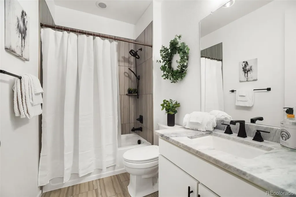 24777 E Alamo Place Aurora CO 80016