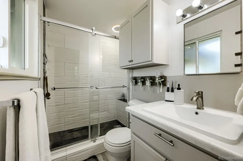 1602 S Everett Street Lakewood CO 80232