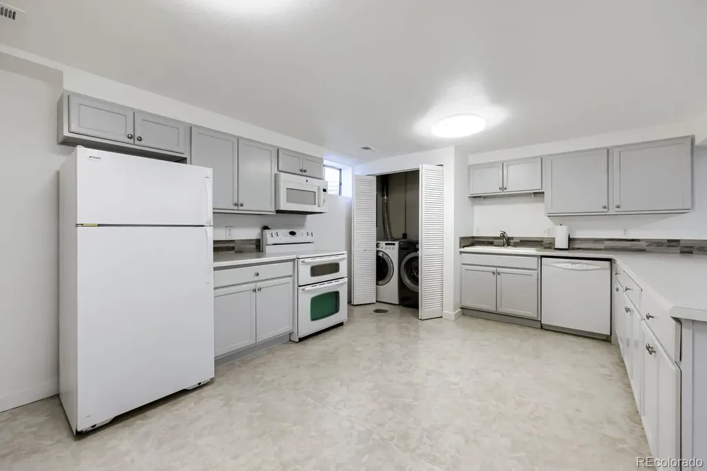 1602 S Everett Street Lakewood CO 80232