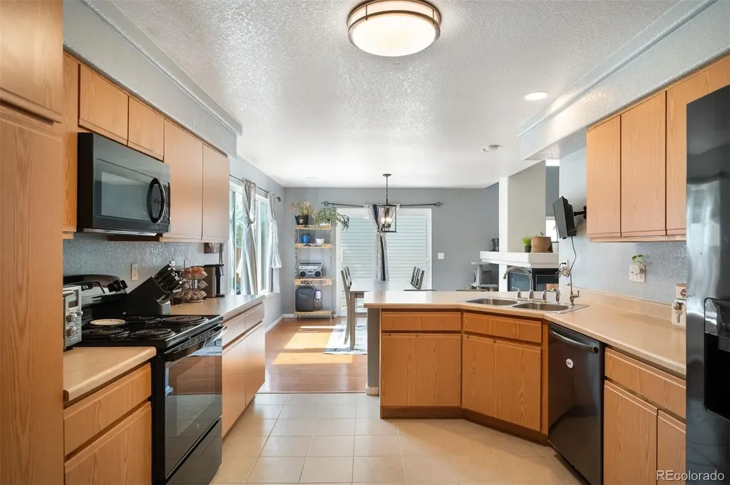 4819 Halifax Way Denver CO 80249