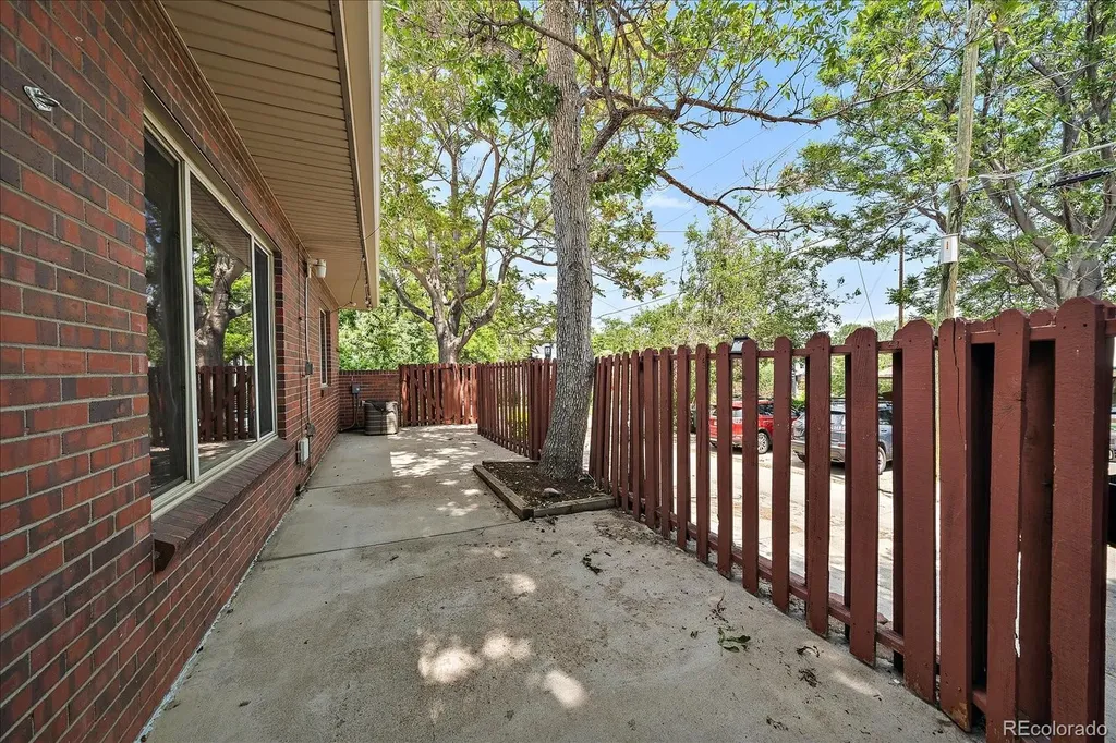 2424 W 35th Avenue Denver CO 80211