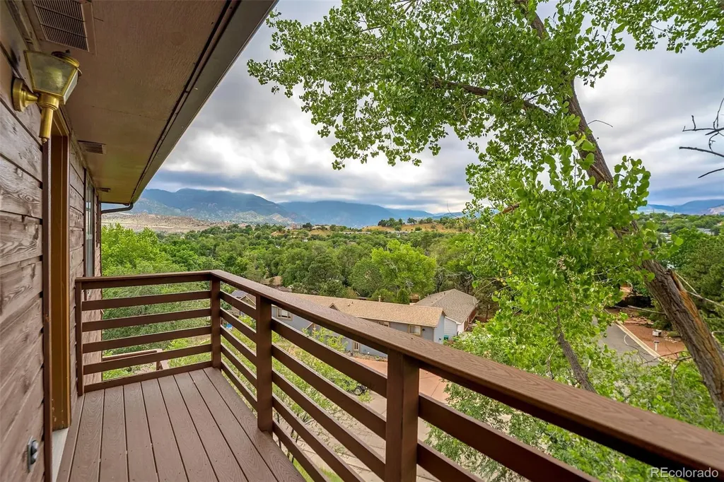 2385 Stepping Stones Way Colorado Springs CO 80904
