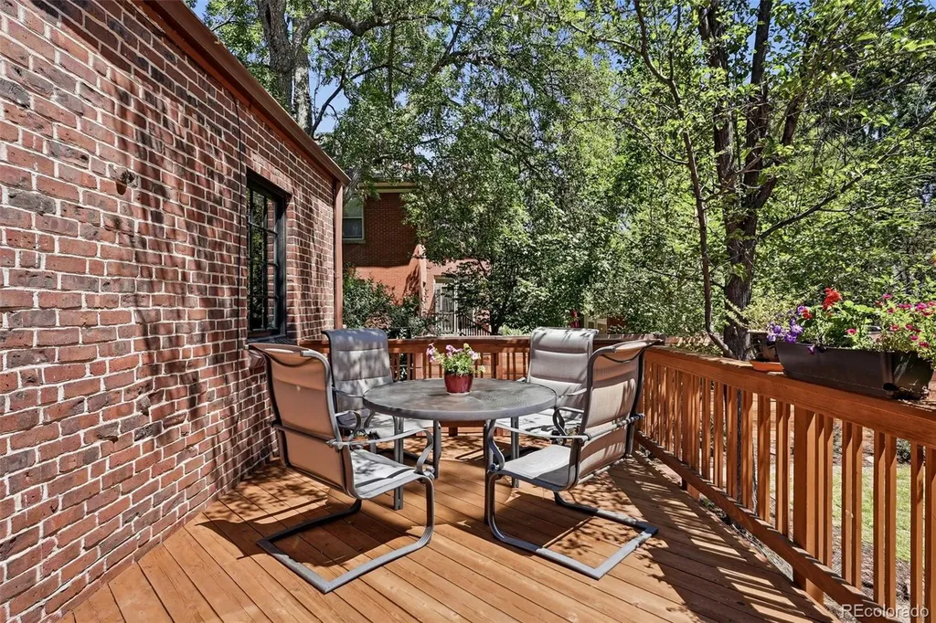 2318 Albion Street Denver CO 80207