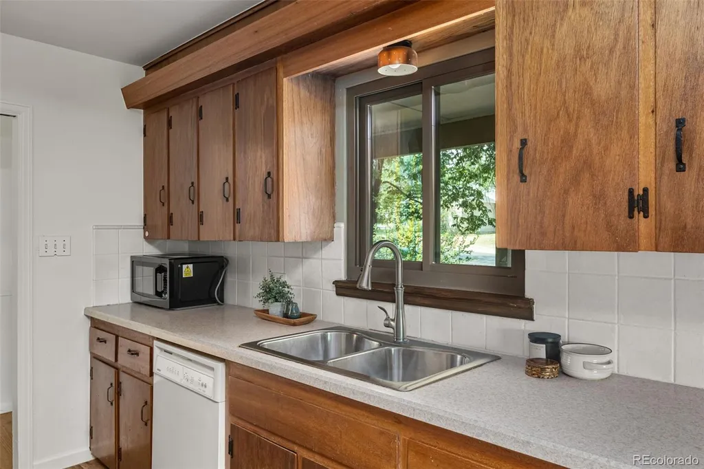 6944 S Lakeview Street Littleton CO 80120