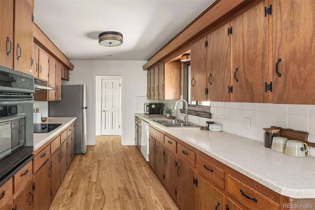 6944 S Lakeview Street Littleton CO 80120