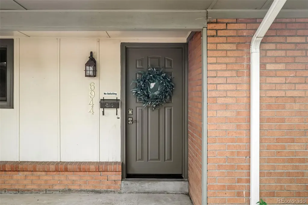 6944 S Lakeview Street Littleton CO 80120