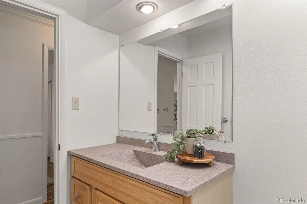 6944 S Lakeview Street Littleton CO 80120