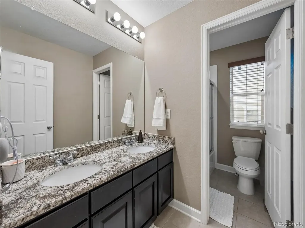 6320 S Langdale Way Aurora CO 80016