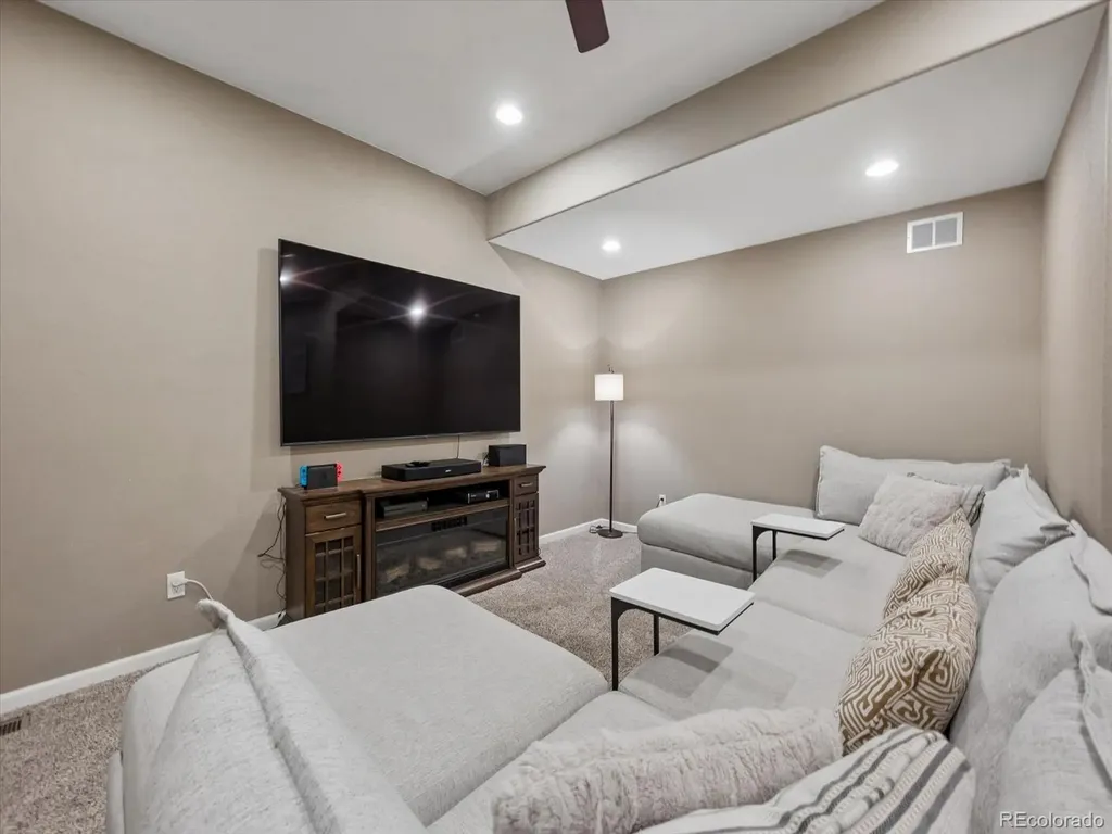 6320 S Langdale Way Aurora CO 80016