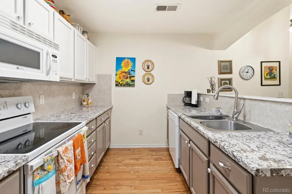 4232 S Blackhawk Circle Aurora CO 80014