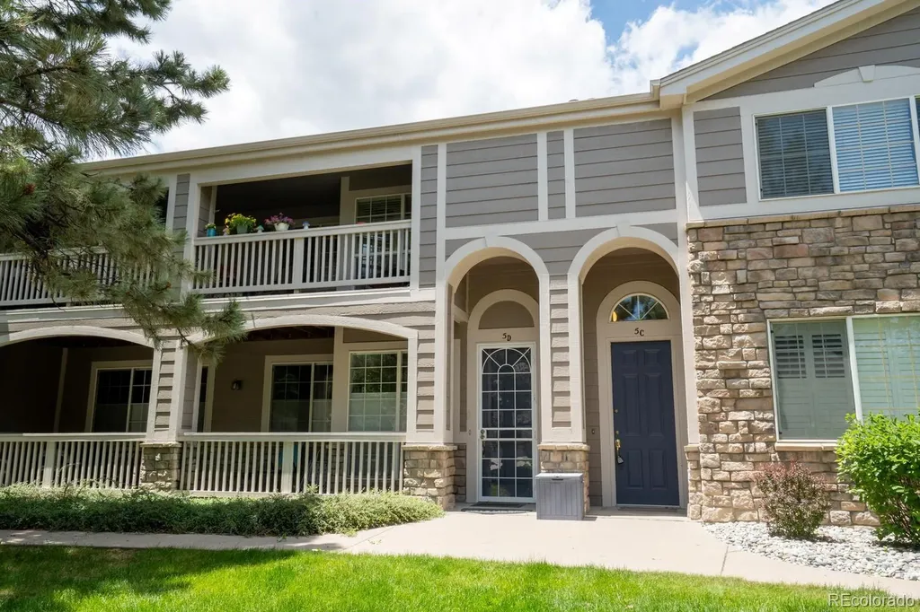 4232 S Blackhawk Circle Aurora CO 80014