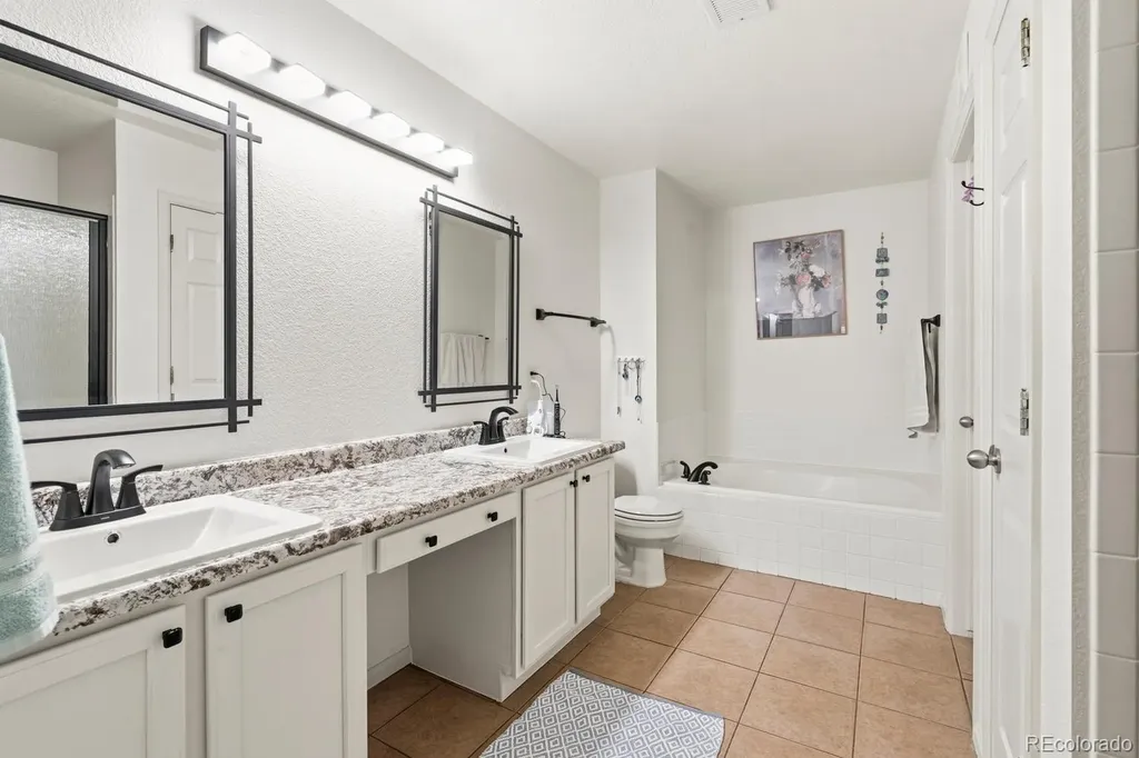 4232 S Blackhawk Circle Aurora CO 80014