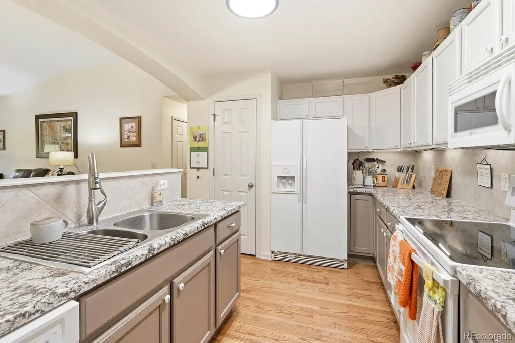 4232 S Blackhawk Circle Aurora CO 80014