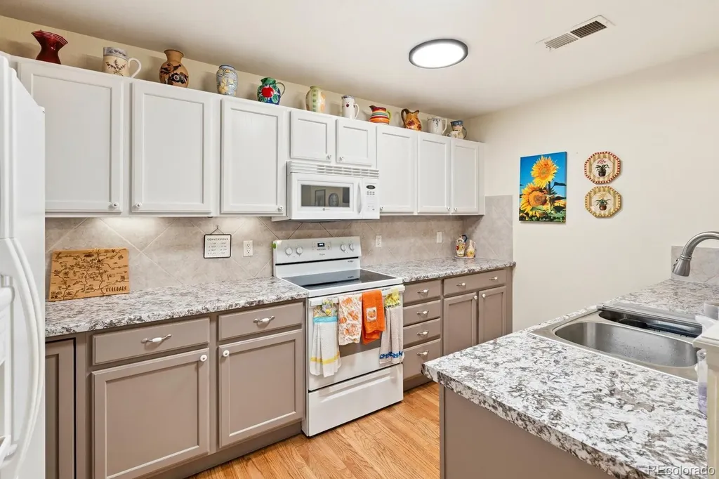 4232 S Blackhawk Circle Aurora CO 80014