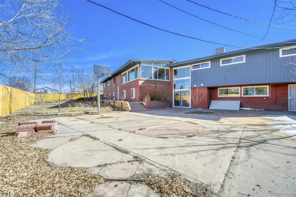 8221 Bradburn Drive Westminster CO 80031