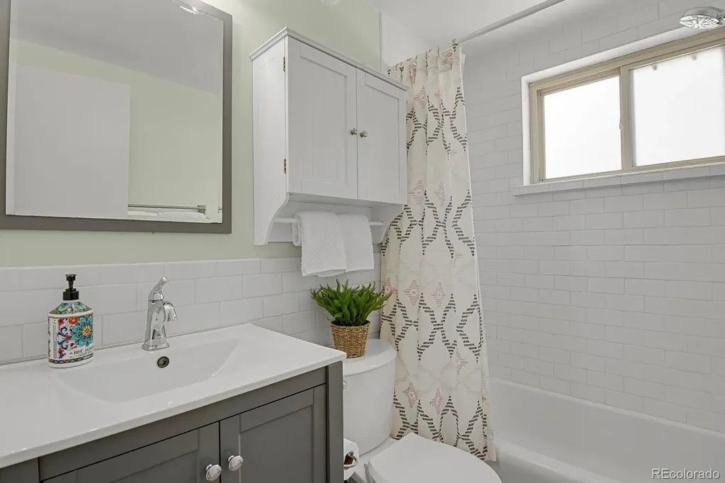 3290 W Fairview Place Denver CO 80211