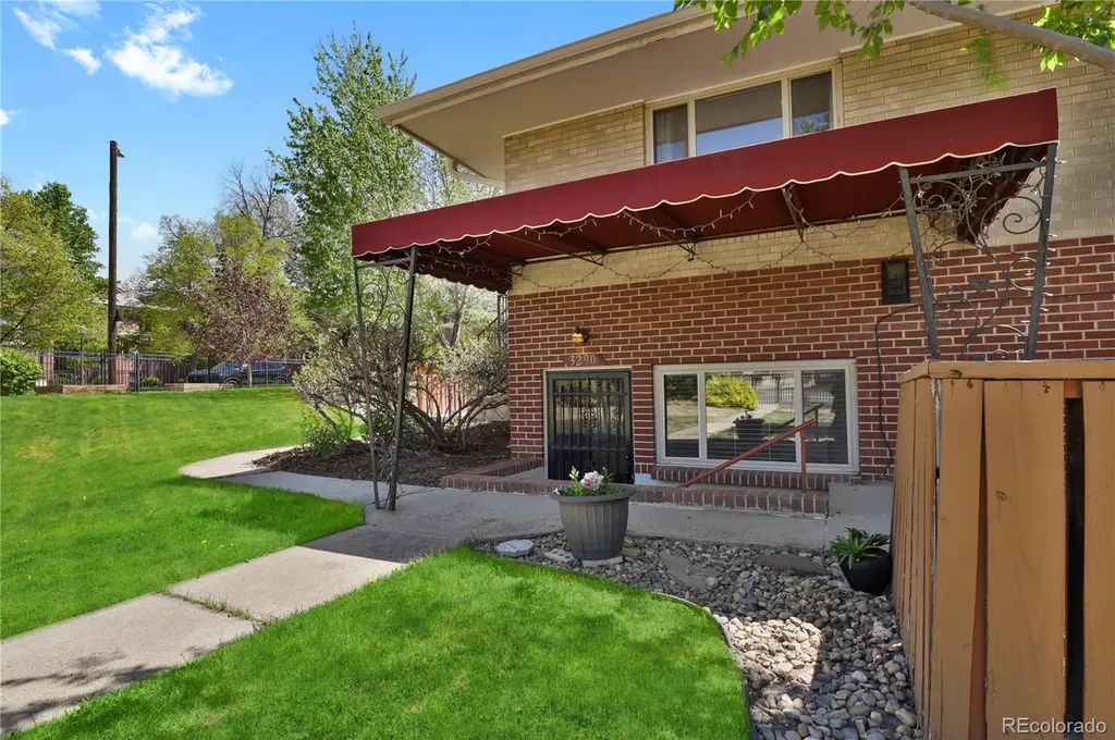 3290 W Fairview Place Denver CO 80211
