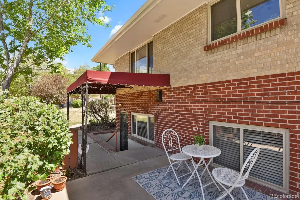 3290 W Fairview Place Denver CO 80211