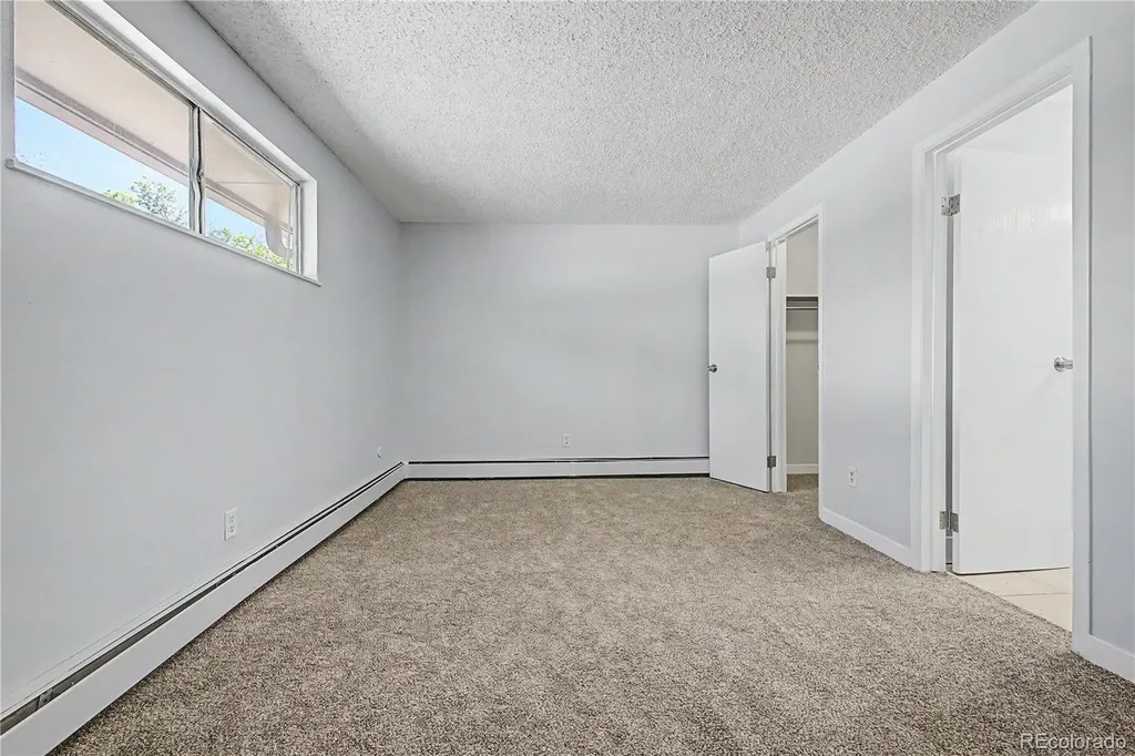 21 Newark Street Aurora CO 80012