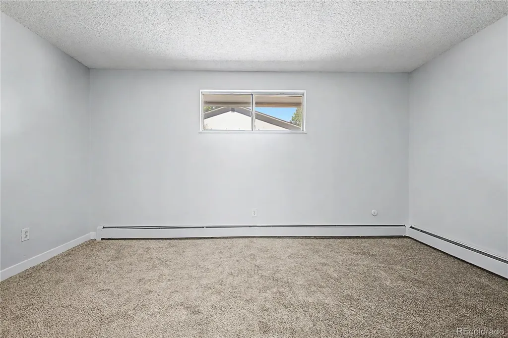 21 Newark Street Aurora CO 80012