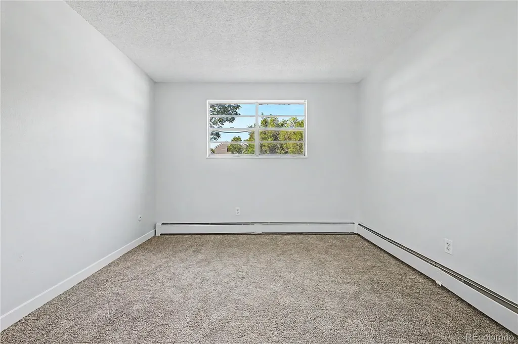 21 Newark Street Aurora CO 80012