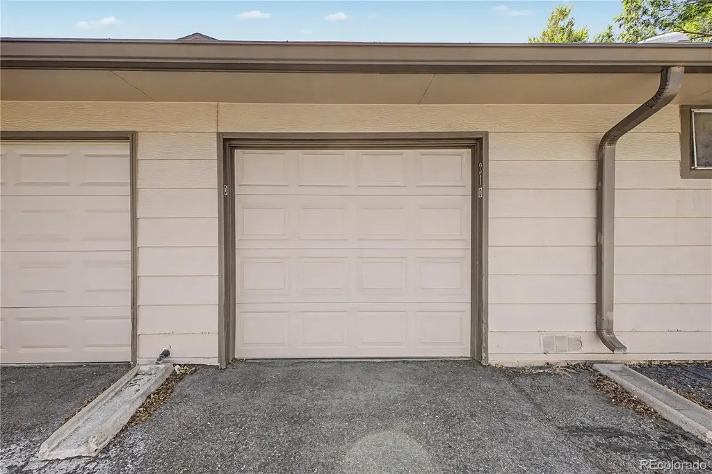 21 Newark Street Aurora CO 80012