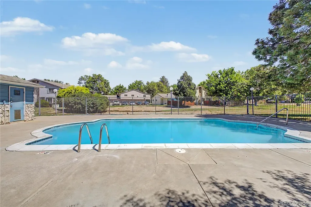 21 Newark Street Aurora CO 80012