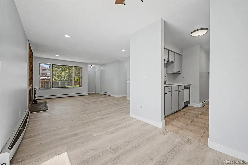 21 Newark Street Aurora CO 80012
