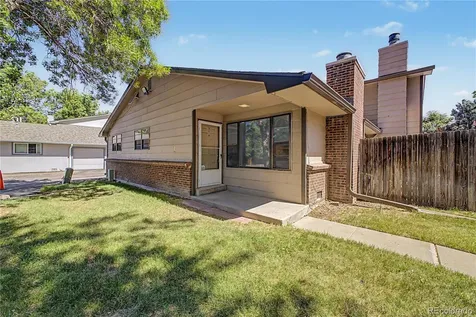 21 Newark Street Aurora CO 80012