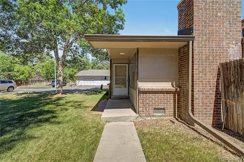 21 Newark Street Aurora CO 80012