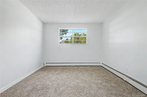 21 Newark Street Aurora CO 80012