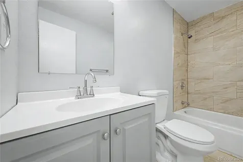 21 Newark Street Aurora CO 80012