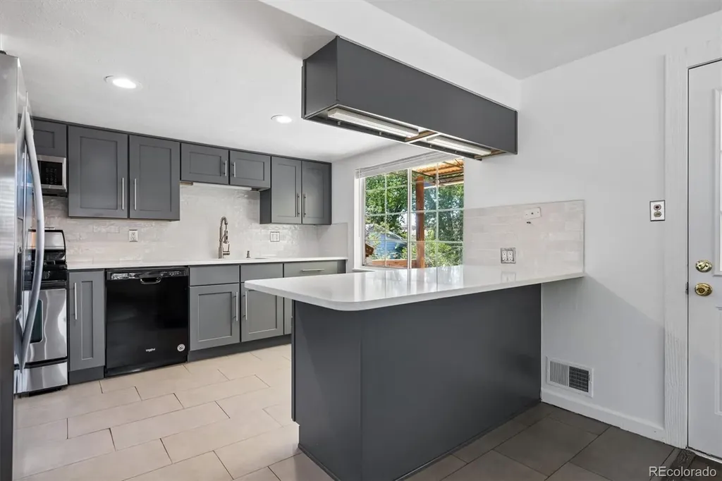13473 Fitzsimons Way Aurora CO 80011