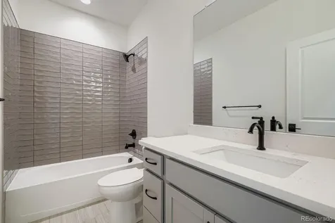 8925 S Riviera Way Aurora CO 80016