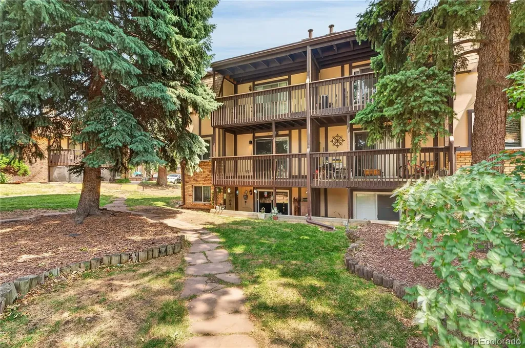 1390 Everett Court Lakewood CO 80215