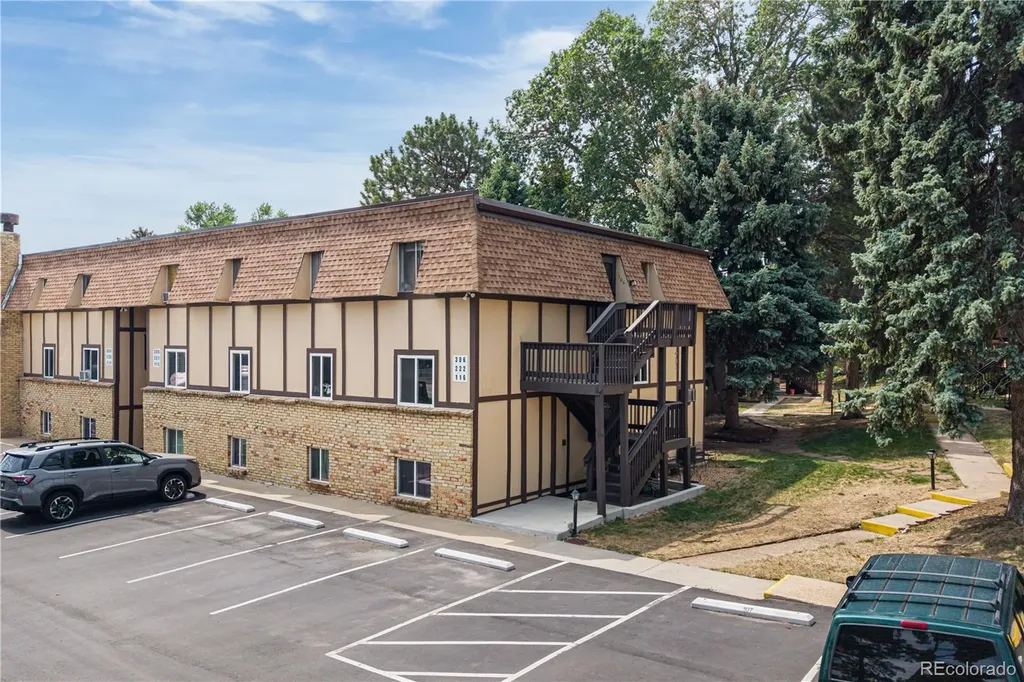 1390 Everett Court Lakewood CO 80215