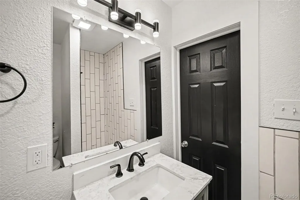 1926 Hanover Street Aurora CO 80010