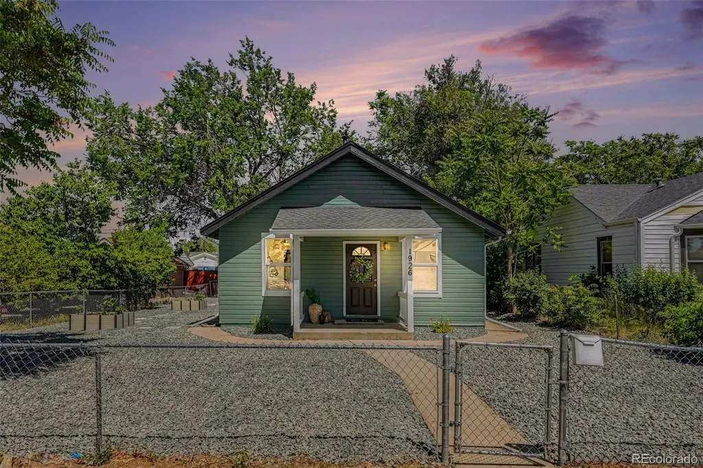 1926 Hanover Street Aurora CO 80010
