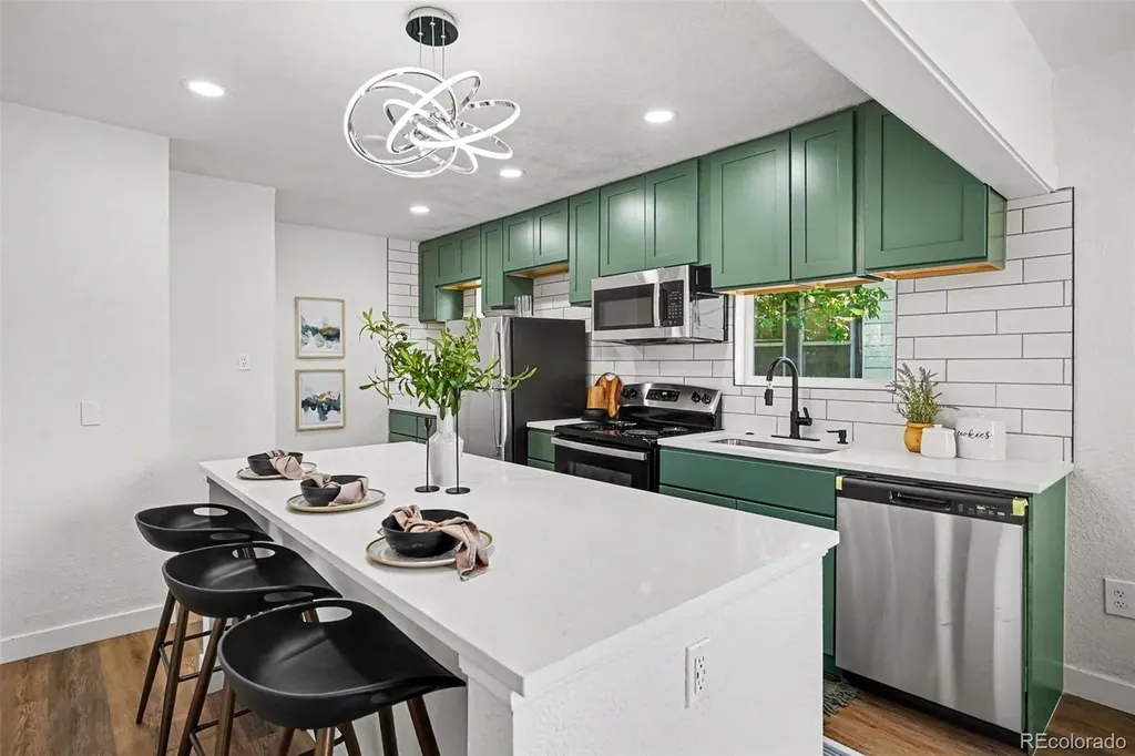 1926 Hanover Street Aurora CO 80010