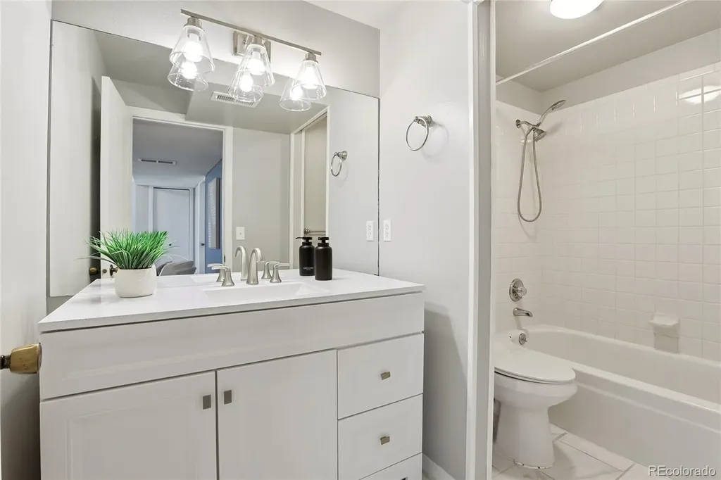 4751 S Clay Court Englewood CO 80110