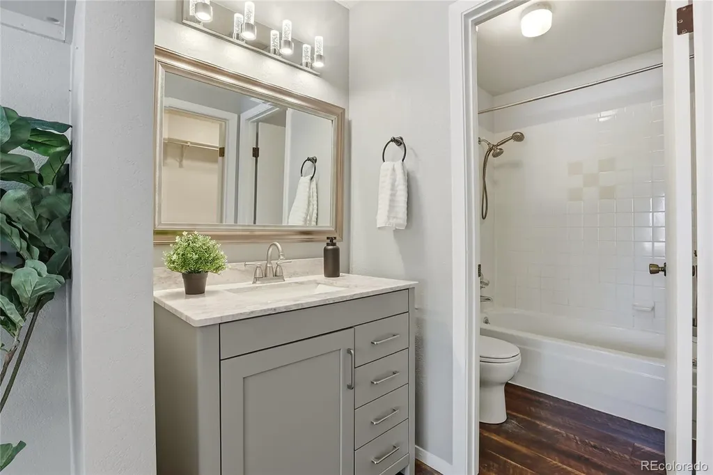 4751 S Clay Court Englewood CO 80110