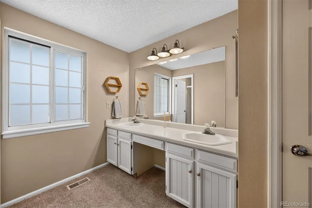 4052 S Argonne Way Aurora CO 80013