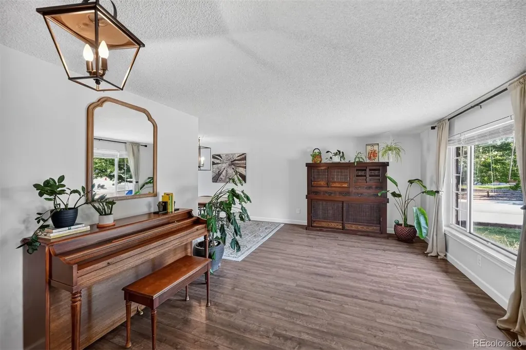 4052 S Argonne Way Aurora CO 80013
