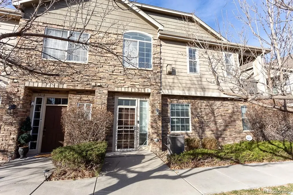 141 Granby Way Aurora CO 80011