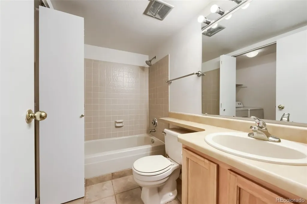 10253 E Peakview Avenue Englewood CO 80111