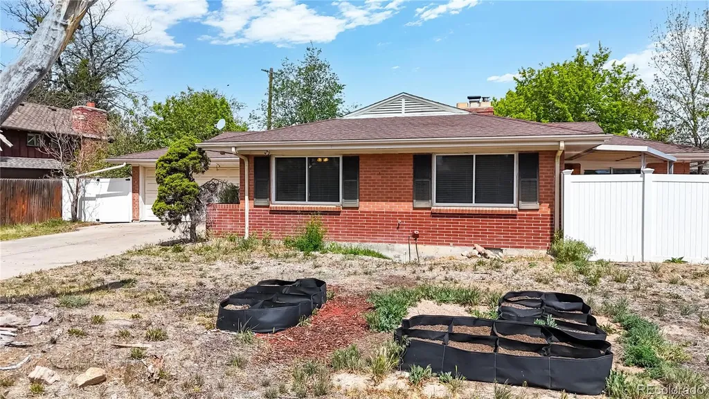 359 Quentin Street Aurora CO 80011