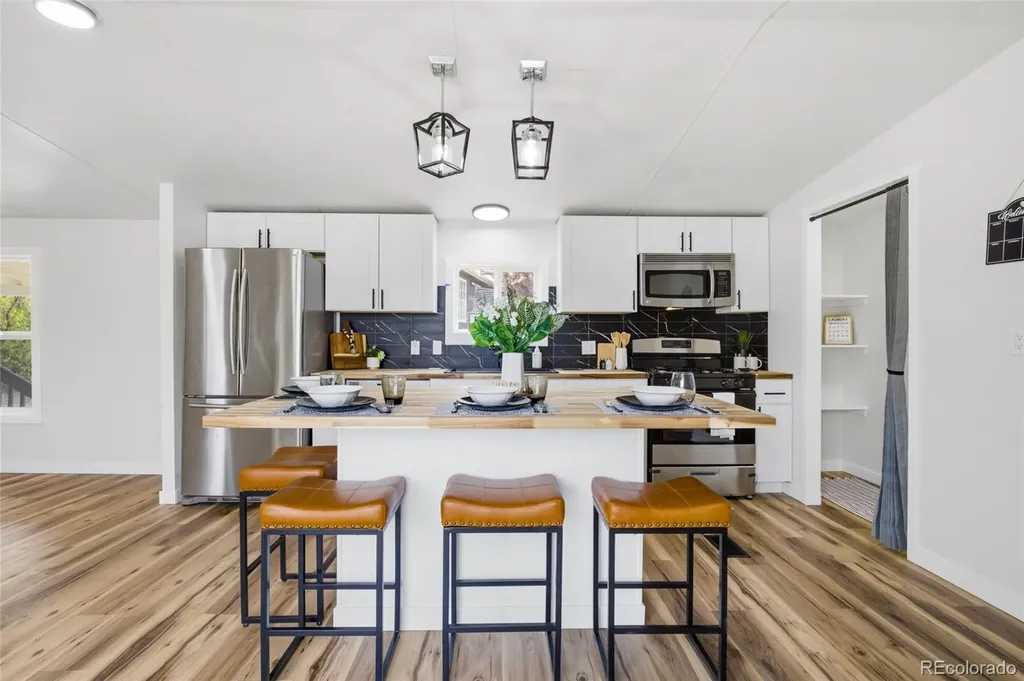 Federal Heights CO, 2551 W 92nd Avenue