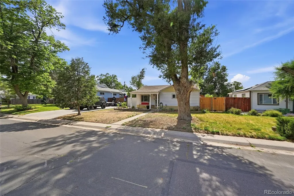 2309 Newark Street Aurora CO 80010