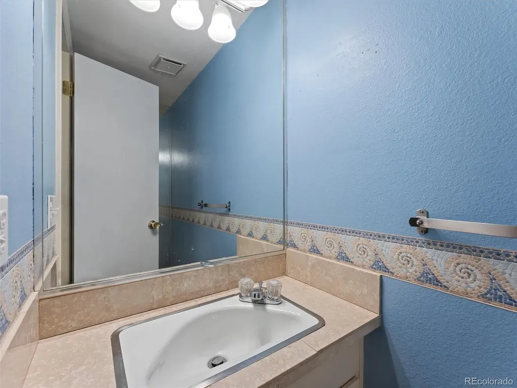 7995 E Mississippi Avenue Denver CO 80247