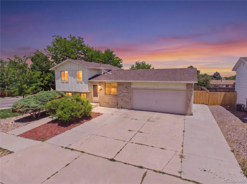 904 S Uravan Street Aurora CO 80017